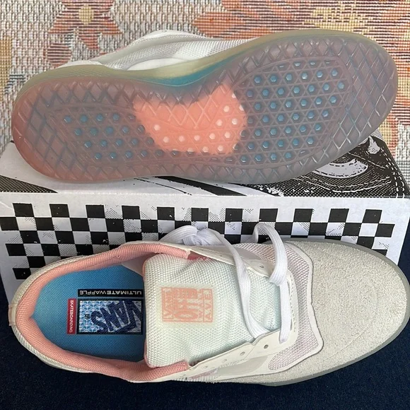 Vans WMNS Ave
White/Powder Pink
VN0A5JIB890
Sneakers - Picture 4 of 16